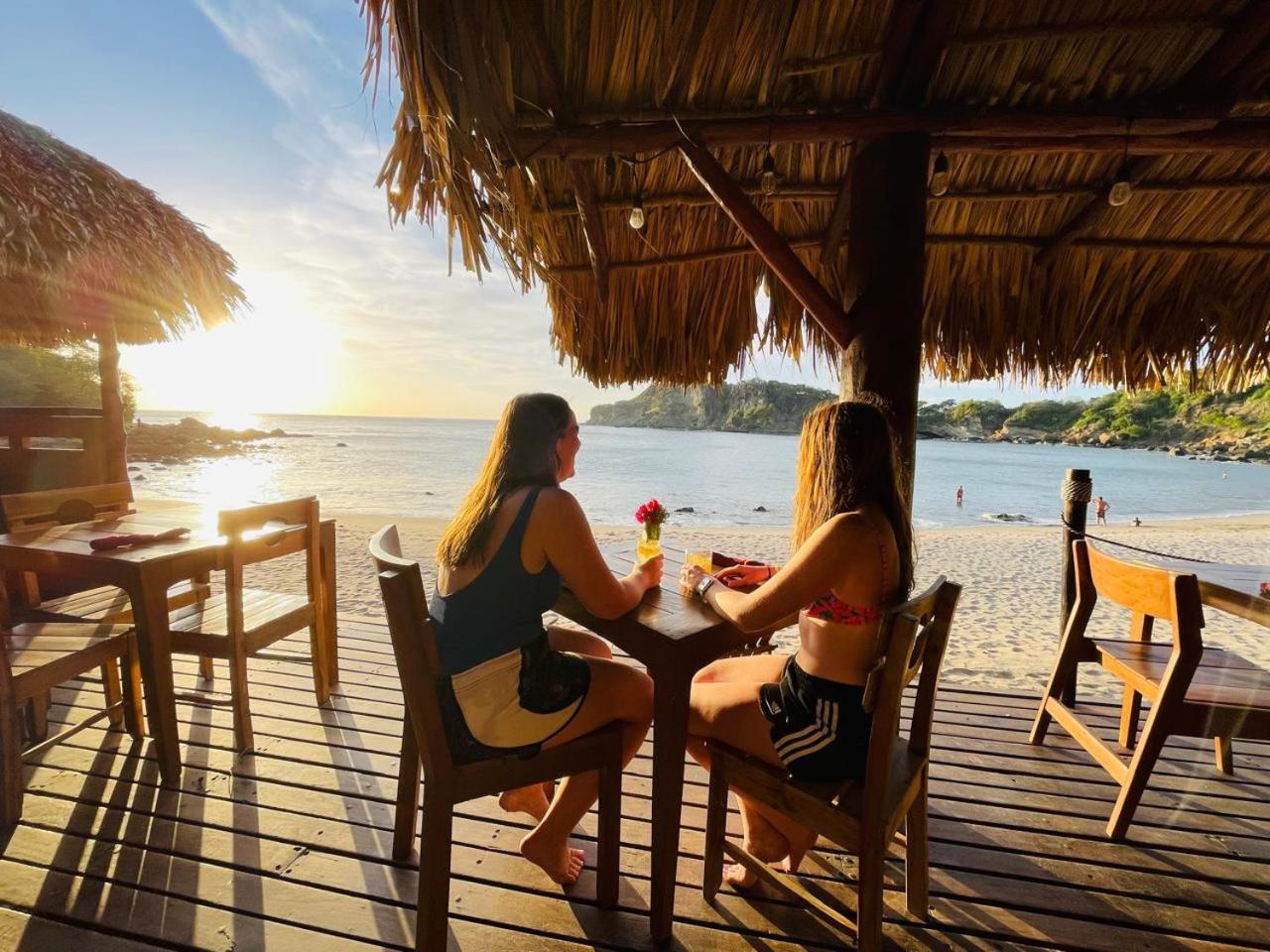Aqua Oceanfront Hotel Resort El Gigante エクステリア 写真